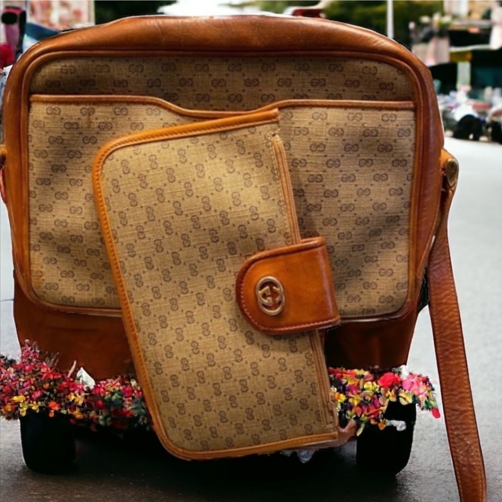 Gucci Handbag and Wallet GUC with COA​​​